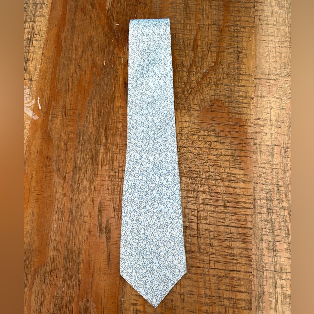 Vineyard Vines Elegant Blue Starfish Patterned Tie